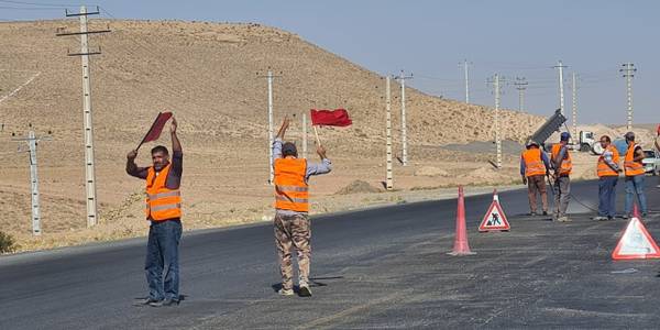 فرماندار شهرستان آشتیان : عملیات اجرایی طرح روکش آسفالت «اسلاری سیل» جاده آشتیان - تفرش برای نخستین بار در استان مرکزی آغاز شد.