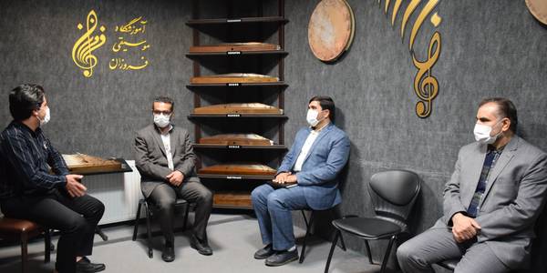 بازدید ناظری فرماندار شهرستان محلات و ملک جانی معاون سیاسی، امنیتی و اجتماعی فرمانداری از تعدادی از آموزشگاه های خطاطی، نقاشی و موسیقی شهرستان محلات