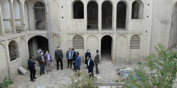 بازدید معاون امور عمرانی فرماندار اراک واعضای کمیسیون اقتصادی،گردشگری شورای اسلامی شهر اراک از خانه تاریخی محسنی اراکی