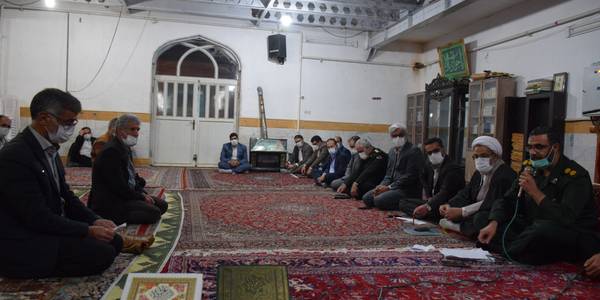 حضور ناظری فرماندار شهرستان محلات، امام جمعه محترم شهر محلات، معاونین فرماندار و بخشدار مرکزی محلات و مسئولین ادارات شهرستان در مسجد الجواد و برگزاری میز خدمت(پاسخگویی به سوالات همشهریان و رسیدگی به مشکلات آنان)