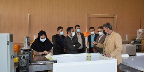 بازدید ناظری فرماندار، فیروزی معاون برنامه ریزی و هماهنگی امور عمرانی فرمانداری از کارخانه تولید ماسک طب پرورش