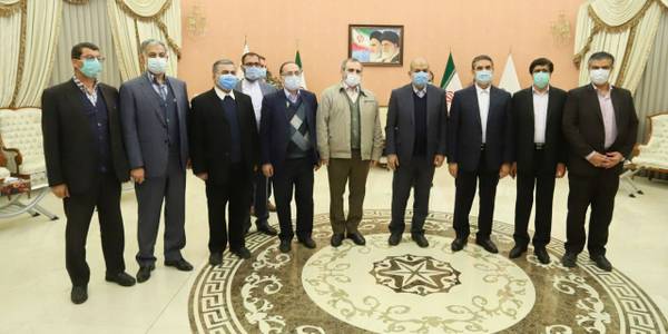 وزير كشور در سفر به استان مركزي در بدو ورود به شهرستان اراك مورد استقبال استاندار و مسئولين استان قرار گرفت.