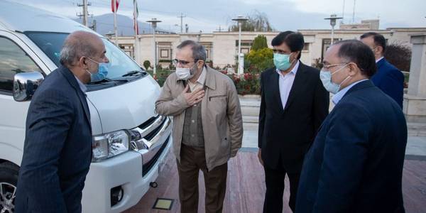 وزير كشور در سفر به استان مركزي در بدو ورود به شهرستان اراك مورد استقبال استاندار و مسئولين استان قرار گرفت