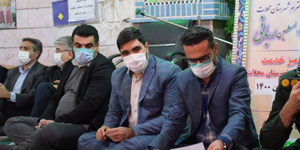 حضور ناظری فرماندار شهرستان محلات و معاونین فرماندار و دیگر مسئولین شهرستان در نماز مغرب و عشا مسجد جامع محلات و برگزاری میز خدمت (پاسخگویی به سوالات همشهریان و رسیدگی به مشکلات آنان)