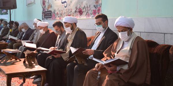 حضور ناظری فرماندار شهرستان محلات ،معاونین فرماندار و دیگر مسئولین در محفل انس با قرآن کریم حسینیه مسجد الحسین (ع) شهر نیم ور
