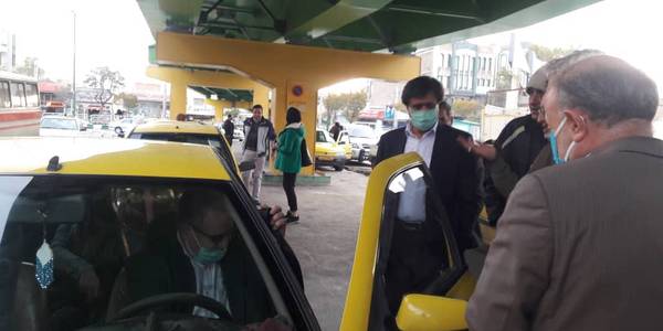 معاون سياسي،امنيتي و اجتماعي استاندار مركزي به همراه فرماندار شهرستان اراك و مديركل پدافند غيرعامل استانداري از وضعيت رعايت پروتكلهاي بهداشتي در ناوگان حمل و نقل عمومي بازديد نمودند۰