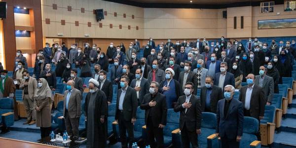 همزمان با سالروز سفر مقام معظم رهبري به استان مركزي، نشست مخلص الائمه استاندار با منتخبان استان و با حضور معاونين استاندار و مسئولان مربوطه برگزار شد.