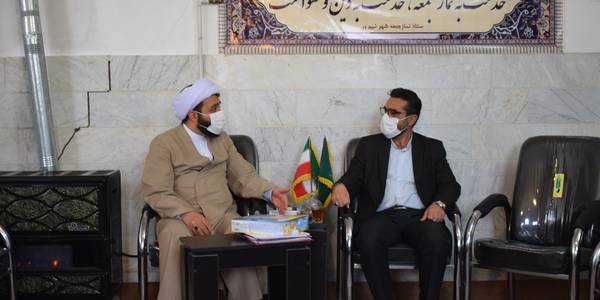 حضور ناظری فرماندار شهرستان محلات در دفتر امام جمعه شهر نیم ور و دیدار با حجت الاسلام والمسلمین حاج رضایی امام جمعه محترم شهر نیم‌ور.