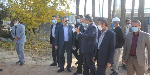 استاندار مرکزی از پروژه احداث مجتمع فرهنگی ، تجاری ، رفاهی و خدماتی خمین بازدید کرد