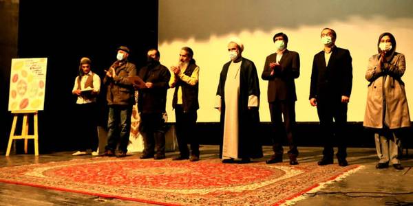 آيين اختتاميه جشنواره تئاتر استان مركزي با حضور معاون سياسي،امنيتي و اجتماعي استاندار ، مديران و مسئولين مربوطه در اراك برگزار شد