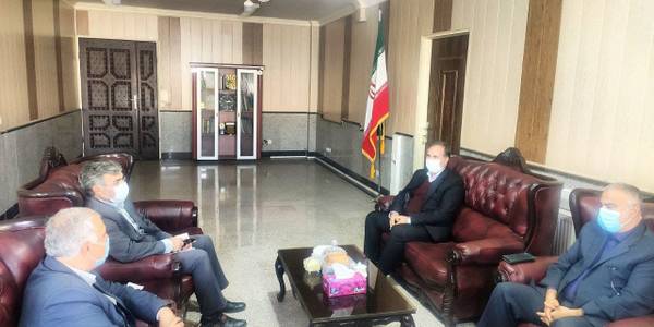 نشست مهندس سلیمانی فرماندار شهرستان زرندیه با مهندس حیدری مدیر کل دفتر امور شهری و شوراها استانداری مرکزی در دفتر فرماندار .