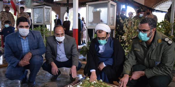 گلباران قبور مطهر شهدای محلات سفلیبه مناسبت هفته مبارک بسیج با حضور ملک جانی معاون سیاسی، امنیتی و اجتماعی فرمانداری برگزار شد.