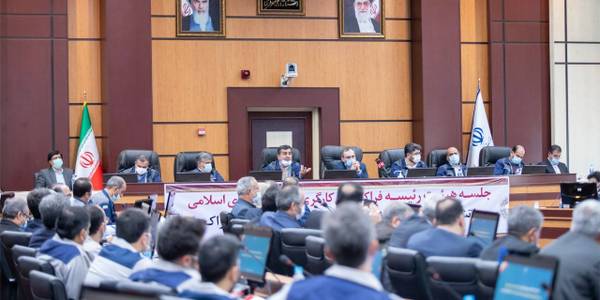 جلسه استاندار مرکزی، هیئت رئیسه فراکسیون کارگری مجلس شورای اسلامی و‌ مدیرعامل سازمان تامین اجتماعی با تشکلات کارگری و کارفرمایی استان با حضور معاونین استاندار،مدیران کل و مسئولین مربوطه برگزار شد