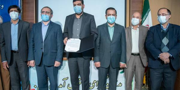 سرپرست فرمانداري اراك معرفي شد

📌آيين تكريم و معارفه فرماندار شهرستان اراك با حضور استاندار مركزي، معاونين استاندار، مديران و مسئولين مربوطه برگزار شد.
در اين آيين از خدمات حسين بختياري تقدير و امير هادي به عنوان سرپرست فرمانداري شهرستان اراك معرفي شد.