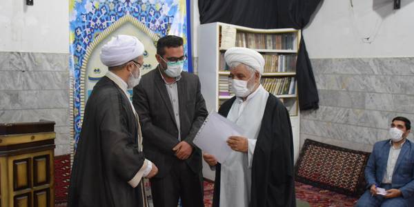 برگزاری میز خدمت این هفته با حضور ناظری فرماندار شهرستان محلات و دیگر مدیران ادارات شهرستان در مسجد امیرالمؤمنین شهرک امام محلات