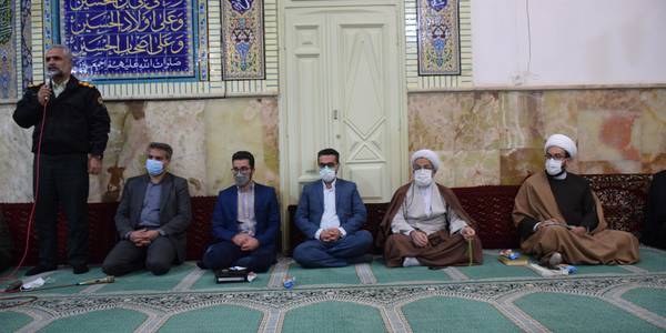 حضور ناظری فرماندار و دیگر مسئولین ادارات شهرستان محلات در نماز مغرب و عشا مسجد جامع محلات سفلی و برگزاری میز خدمت(پاسخگویی به سوالات همشهریان و رسیدگی به مشکلات آنان)