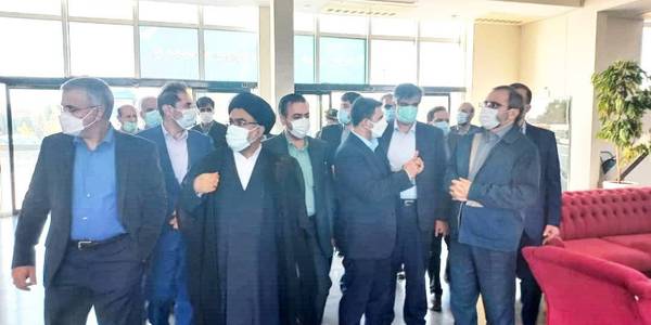 در جریان این بازدید دکتر مخلص الائمه به همراه حجت الاسلام والمسلمین موسوی رئیس دادگستری‌ استان مرکزی