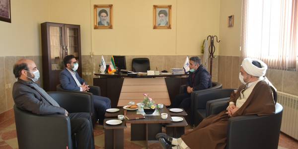 حضور ناظری فرماندار شهرستان محلات در دانشگاه آزاد اسلامی به مناسبت فرا رسیدن روز دانشجو و گفتگو با رئیس دانشگاه