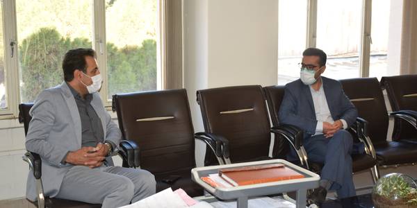 بازدید ناظری فرماندار شهرستان محلات از اداره ثبت اسناد