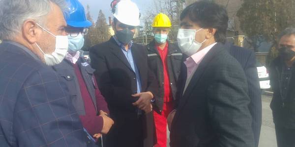 بازديد معاون سياسي، امنيتي و اجتماعي استاندار مركزي و مديران همراه از شركت حلال پويان تولید کننده حلال های شیمیایی در شهرك شهيد بابايي شهرستان شازند