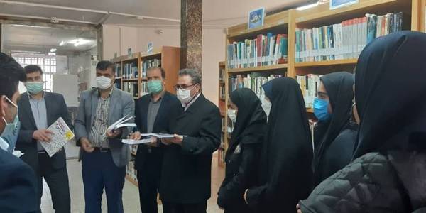 به مناسبت هفته کتاب و کتابخوانی و باحضور مهندس خزائی پور فرماندار خنداب، شهردار واعضای شورای اسلامی شهر و مسئول کتابخانه های عمومی شهرستان تعداد ۱۴۰ جلد کتاب با ارزش ده میلیون تومان توسط خیرین به کتابخانه عمومی معراج شهر خنداب اهداء شد.