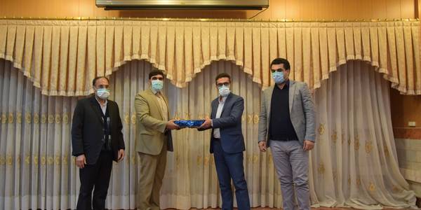 تقدیر از زحمات علیرضا ملک جانی معاون سیاسی، امنیتی و اجتماعی فرمانداری در جلسه داخلی همکاران