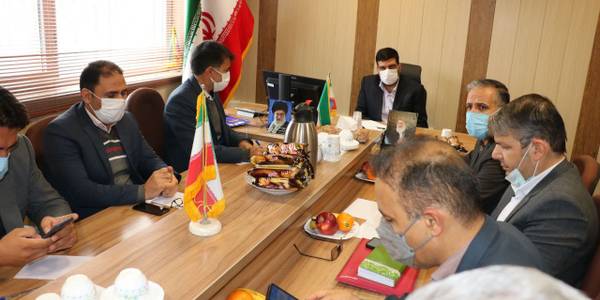 مهندس هادی سرپرست فرمانداری اراک،خدمت رسانی به مردم  و پیگیری مسایل و مشکلات وظلایف ماست با اولویت بندی براساس اهمیت و درنظر گرفتن شرایط اقتصادی کشور انشاالله با کمک یکدیگر چهار مشکل اصلی را تاحصول نتیجه پیگیری می‌کنیم مدیران در این زمینه کوتاهی نکنند.