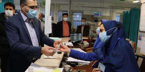 فرماندار از بيمارستان امام خميني (ره) شهرستان خمين بازديد كرد
