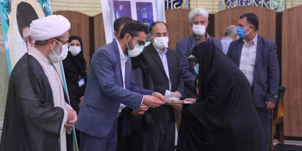 بمناسبت میلاد با سعادت حضرت زینب(س) و روز پرستار تقدیر از  ۶ نفر از  پرستاران بیمارستان امام خمینی (ره)  و ۲ نفر از پرستاران درمانگاه شهدای فتح‌المبین شهر محلات با حضور ناظری فرماندار شهرستان محلات و دیگر مسئولین در مراسم نمازجمعه شهر محلات