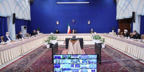 بررسي آخرين وضعيت كشور در راستاي پيشگيري و مقابله با ويروس كرونا و اتخاذ تصميمات لازم در جلسه ستاد ملي مديريت و مقابله با بيماري كرونا با حضور رئيس جمهور و ارتباط ويدئو كنفرانس با استانداري هاي سراسر كشوربرگزارشد.