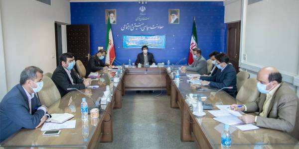 جلسه كميسيون كارگري استان مركزي به رياست معاون سياسي ، امنيتي و اجتماعي استاندار با حضور مديران و مسئولين مربوطه برگزار 
شد.
در اين جلسه مسائل و مشكلات برخي واحدهاي توليدي استان بررسي شد