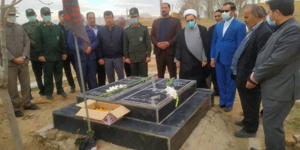 غبار روبی و گل افشانی گلزارهای مطهر شهداء