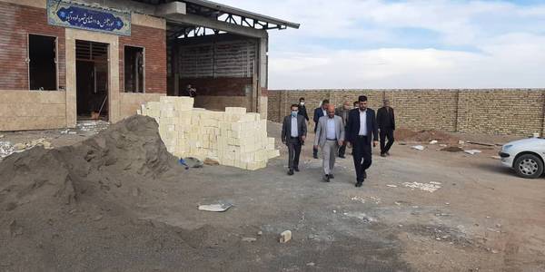 بازدید مهندس هادی سرپرست فرمانداری  شهرستان اراک وهیات همراه از پروژه احداث اورژانس شهر داودآباد