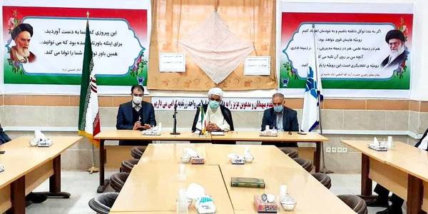 به مناسبت گرامیداشت روز دانشجو جلسه هم اندیشی با موضوع دانشجویان و جوانان بعد از اقامه نماز جماعت