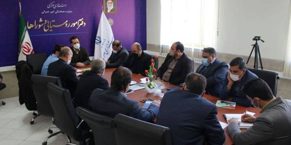طی نشستی با حضور مدیرکل دفتر امور روستایی و شوراها با اعضای شورای استان، رفع موانع توسعه روستایی مورد بررسی قرار گرفت