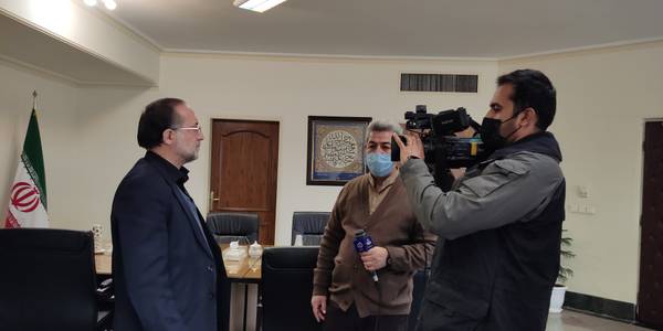 آل یاسین سرپرست معاونت توسعه مدیریت و منابع استانداری مرکزی در گفتگو با خبر شبکه آفتاب استان  با تقدیر از همکاری مردم عزیز به ویژه کارمندان دستگاه اجرایی استان ،کارمندان واکسن زده در استان۹۵-۶درصد و واکسن نزده ها حدود ۴-۲درصد  که ۲-۹ با دلیل موجه پزشکی و ۱-۳ شخصا از زدن واکسن خودداری نموده اند.
ایشان افزودند که با کسانی که از زدن واکسن خودداری نموده اند بطور قانونی برخورد خواهد شد.