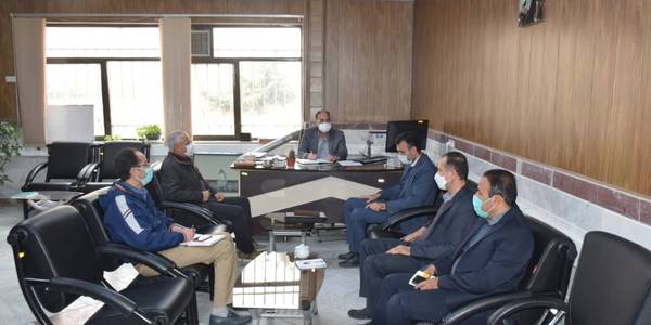 دیدار آقاگی بخشدار مرکزی با جمعی از مسئولین ادارات برای رفع مشکل آب شرب روستای چهلرز