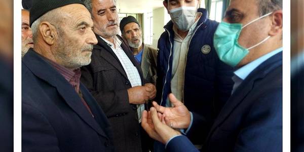 دیدار دکتر آصفری با دهیار ، اعضای شورا و تعدادی از ساکنین روستای میدانک شهرستان کمیجان