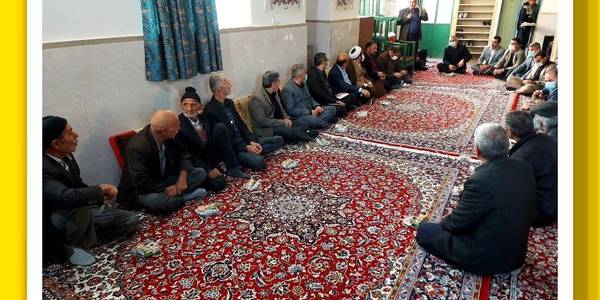 دیدار دکتر آصفری با دهیار ، اعضای شورا و تعدادی از ساکنین روستای فامرین شهرستان کمیجان