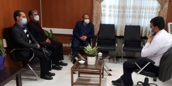 طی نشستی در دفتر فرماندار مدیر پخش فرآورده‌های نفتی منطقه مرکزی با سرپرست فرمانداری شهرستان اراک دیدار و گفتگو کرد.