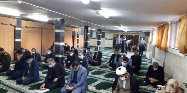 باحضور سرپرست فرمانداری شهرستان اراک مراسم پر فیض زیارت عاشورا به مناسب دهه فاطمیه در نمازخانه فرمانداری شهرستان اراک