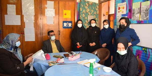 بازدید ناظری فرماندار شهرستان محلات از مرکز حرفه آموزی و توانبخشی دختران معلول ذهنی و جسمی بالای ۱۴ سال فرشته های آسمانی