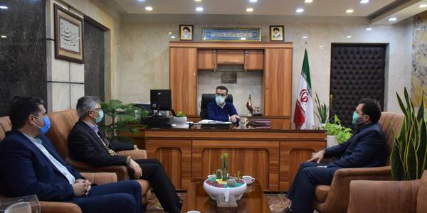 دیدار طیبی رئیس بیمه سلامت محلات به همراه معاون پشتیبانی و نماینده حقوقی بیمه سلامت استان با ناظری فرماندار شهرستان محلات