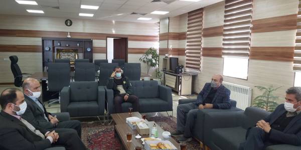 دیدار آشتیانی مدیر جهاد کشاورزی شهرستان به اتفاق تعدادی از پرسنل با علی اکبر فراهانی سرپرست فرمانداری آشتیان