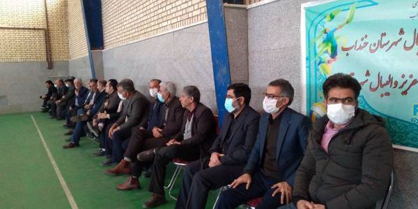 بازدید گازری سرپرست فرمانداری شهرستان خنداب از مسابقات والیبال