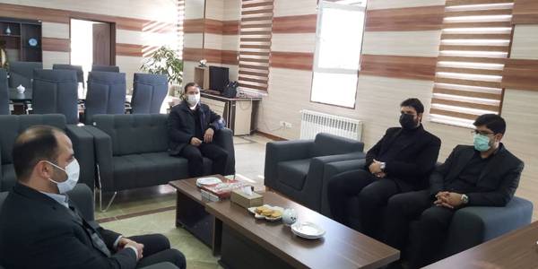 دیدار حسینی رئیس دادگستری به اتفاق تعدادی از پرسنل با علی اکبر فراهانی سرپرست فرمانداری شهرستان آشتیان
