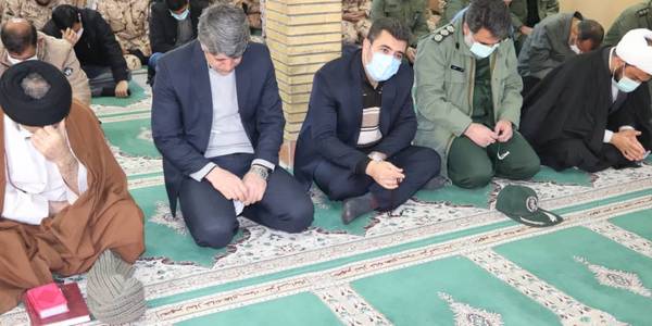 حضور دکتر رمضانی فرماندارشهرستان شازند در مراسم دعای حدیث کسا و عزاداری ایام شهادت حضرت فاطمه (س) در ناحیه مقاومت بسیج شهرستان شازند