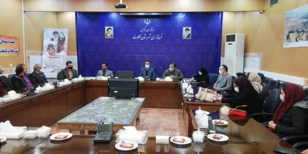 نشست صمیمی ناظری فرماندار با هنرمندان شهرستان در سالن جلسات شهید محلاتی فرمانداری برگزار شد.