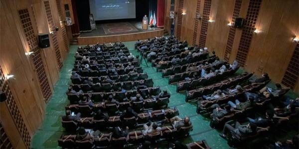 آیین تکریم و معارفه مدیر کل فرهنگ و ارشاد اسلامی استان مرکزی در اراک برگزار شد