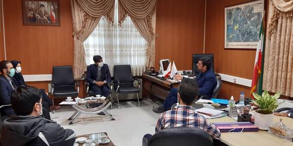 مدیرکل ارتباطات و فناوری اطلاعات با حضور در فرمانداری با فرماندار اراک دیدار و در ارتباط با اصلاح زیرساخت های ارتباطی، دفاتر ICT ، اینترنت وانتن دهی تلفن همراه درسطح شهرستان بحث و گفتگو کردند.